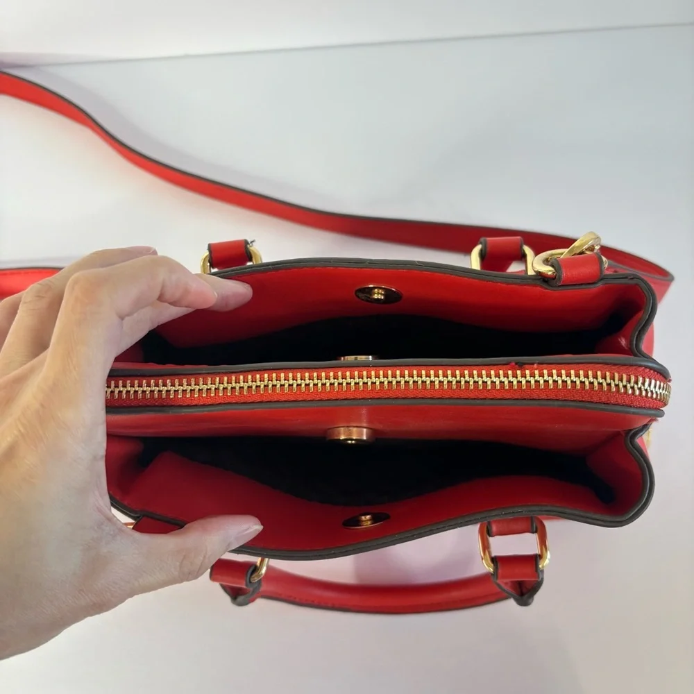 Steve Madden Satchel Messenger Crossbody Bag Crimson Red PU Leather Gold‎ Accent